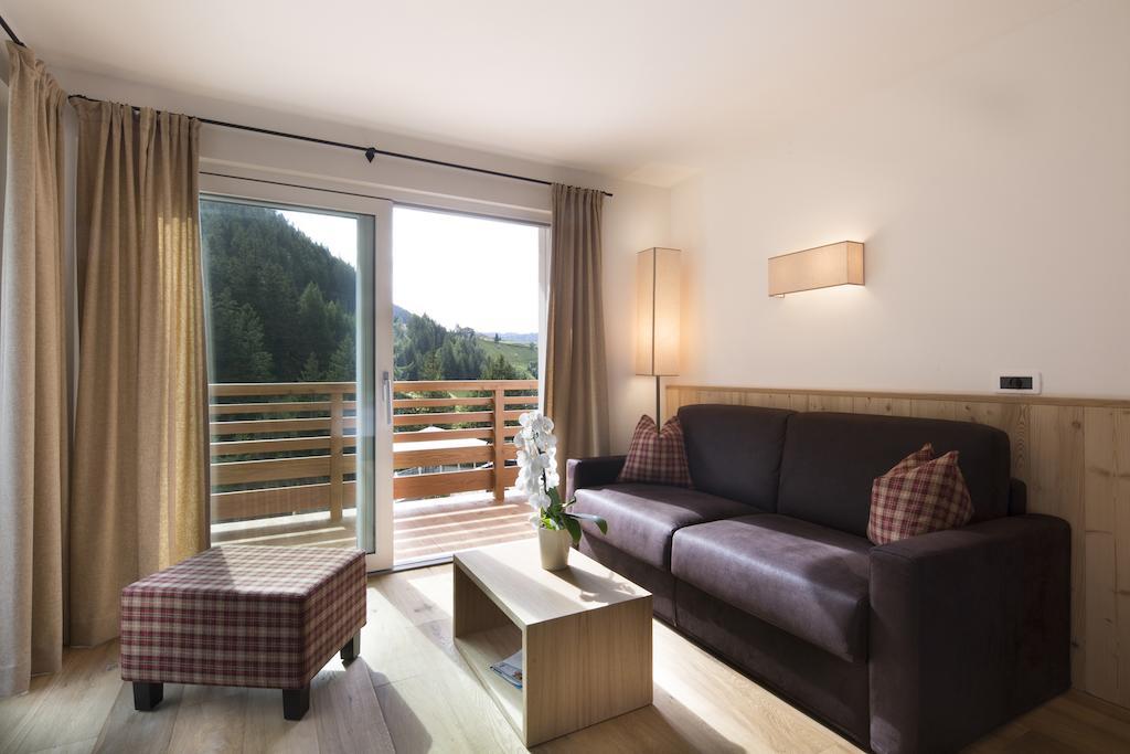 Hotel Comploj Adults Only Selva di Val Gardena Quarto foto